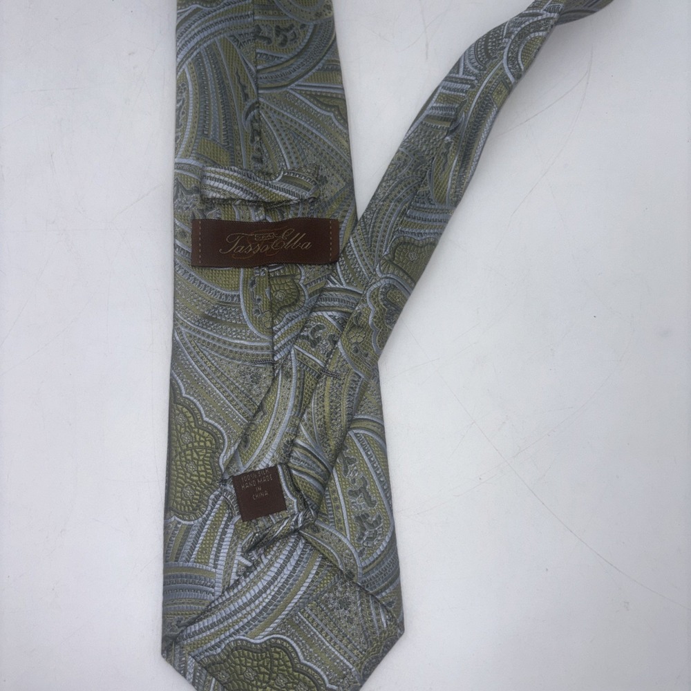 Tasso Ella Mens 100% silk Green paisley necktie Hand Made In China Trifold